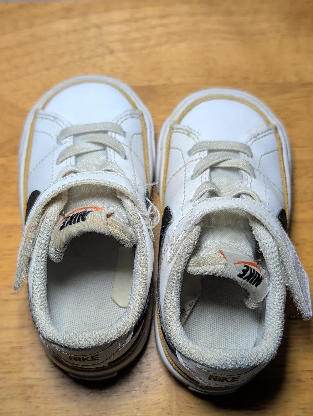 Nike court legacy